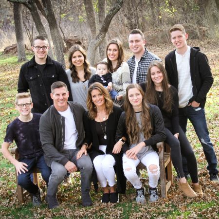 Craig Groeschel is a married man and father to his six children.